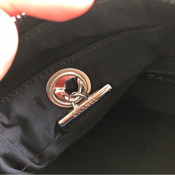 Rare Alert π¨ Vintage CHANEL Cambon Line Mini black nylon and patent leather - Picture 8 of 16